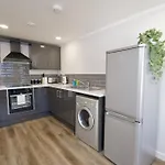 Dane Duplex Studio Two - Cosy Coventry Haven